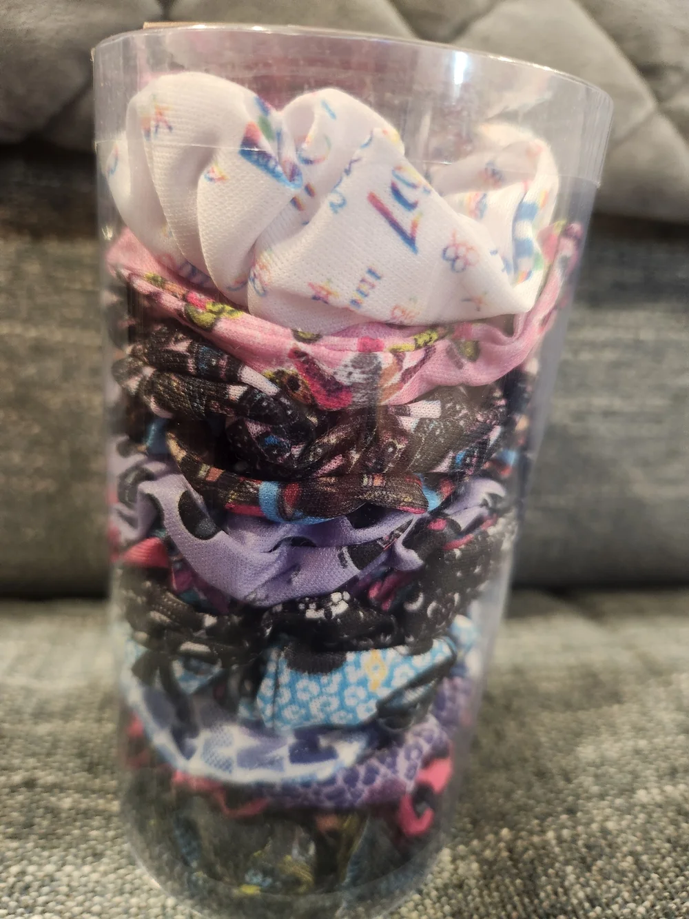 L.O.L. Surprise! OMG Remix Scrunchies - Pink & White Set